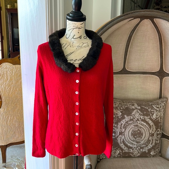 NWT Red Button Up Cardigan Sweater with Faux Fur Collar M - Picture 1 of 4
